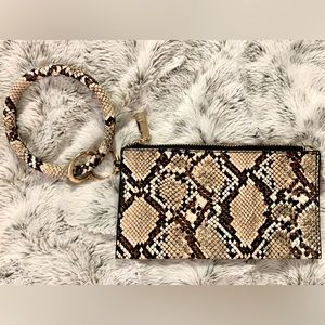 WRISTLET BRACELET SEXY SNAKESKIN VEGAN PURSE NWOT KEYCHAIN/2 COMPARTMENTS/ZIPPER